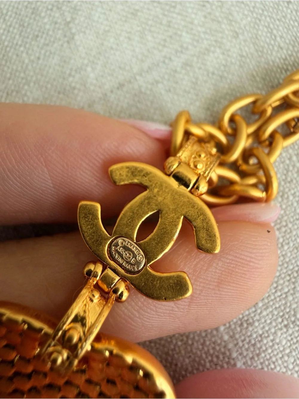 ♥️CHANEL Gold-Tone Heart Pendant Necklace with Red Cabochon♥️